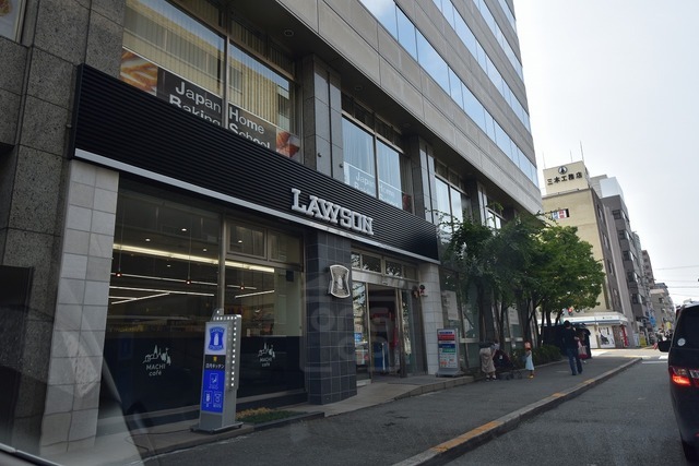 コンビニ　ローソン　ドラッグミック江坂広芝町店（コンビニ）まで173m
