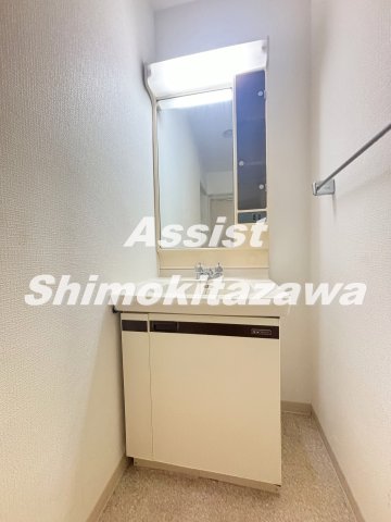 小田急線 下北沢駅 徒歩3分 4階建 築40年の内装写真