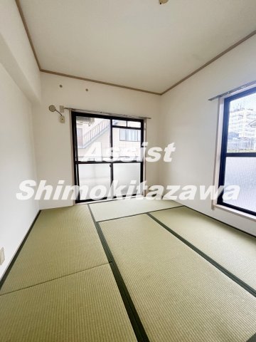 小田急線 下北沢駅 徒歩3分 4階建 築40年の内装写真