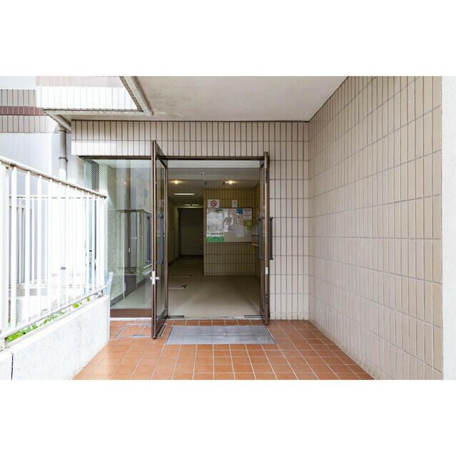 小田急線 下北沢駅 徒歩3分 4階建 築40年の外観写真