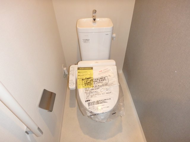 トイレ　掲載写真は空室の別部屋を掲載しております。実際のお部屋と仕様