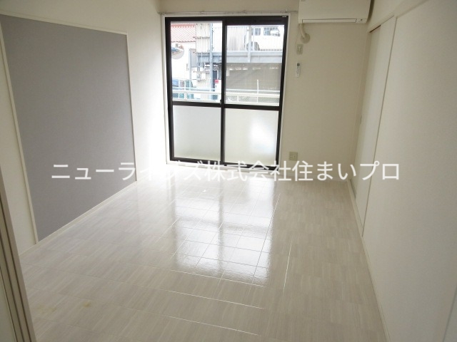 ケイメゾンシャルマンの居間写真