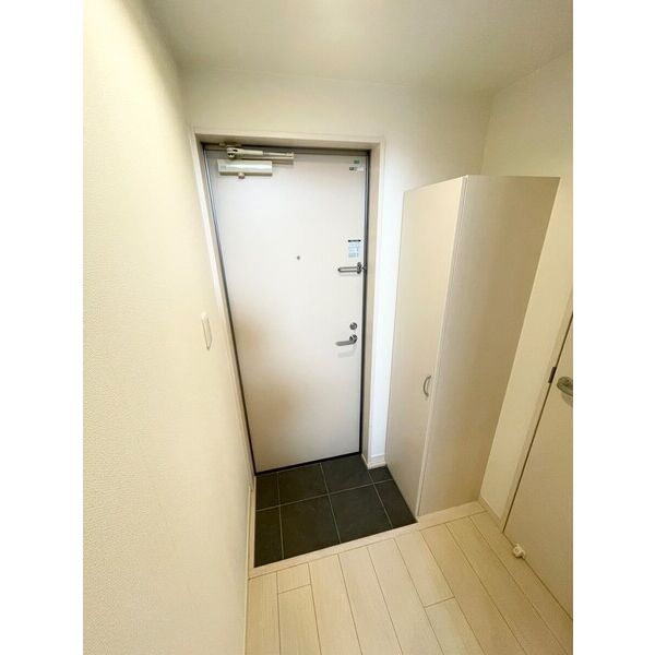 ロワール名古屋の玄関写真
