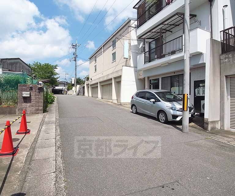 その他　目の前の道です。