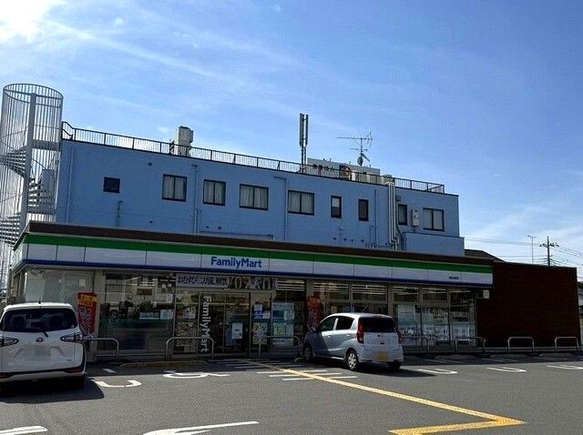 コンビニ　ファミリーマート鴻巣加美店（コンビニ）まで380m