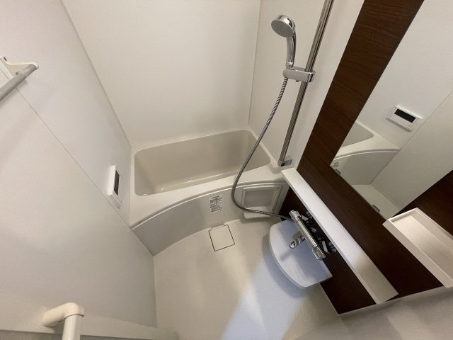 バス・シャワールーム　落ち着いた空間のお風呂です