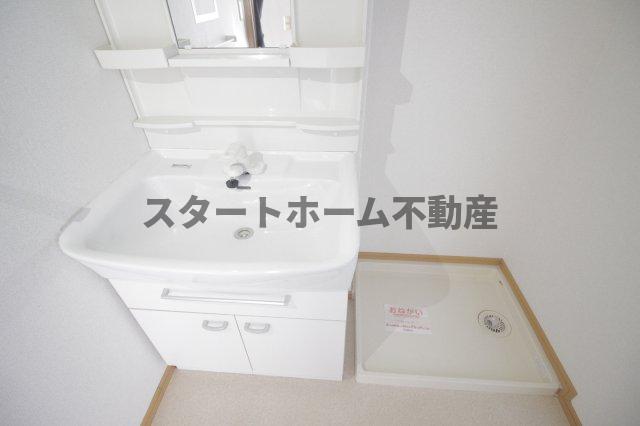 洗面設備　ゆったりとスペースのある洗面所