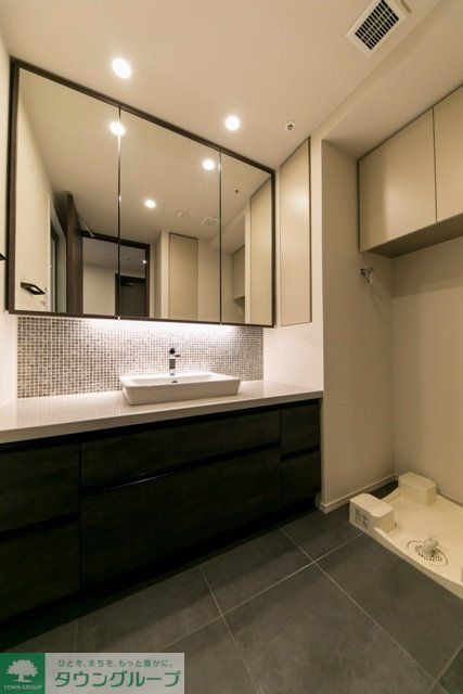 洗面設備　※写真は同タイプ住戸です。