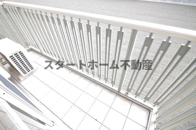 バルコニー　外からの目が気にならないバルコニーで洗濯物が干せます
