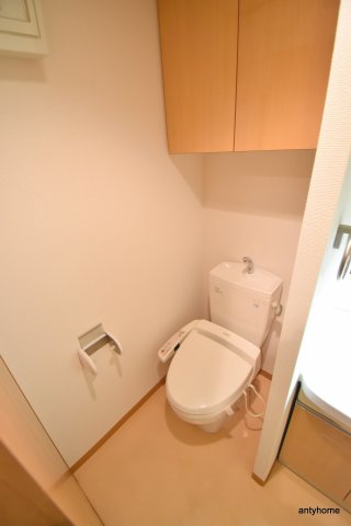 地下鉄御堂筋線 江坂駅 徒歩8分 10階建 築21年のトイレ写真
