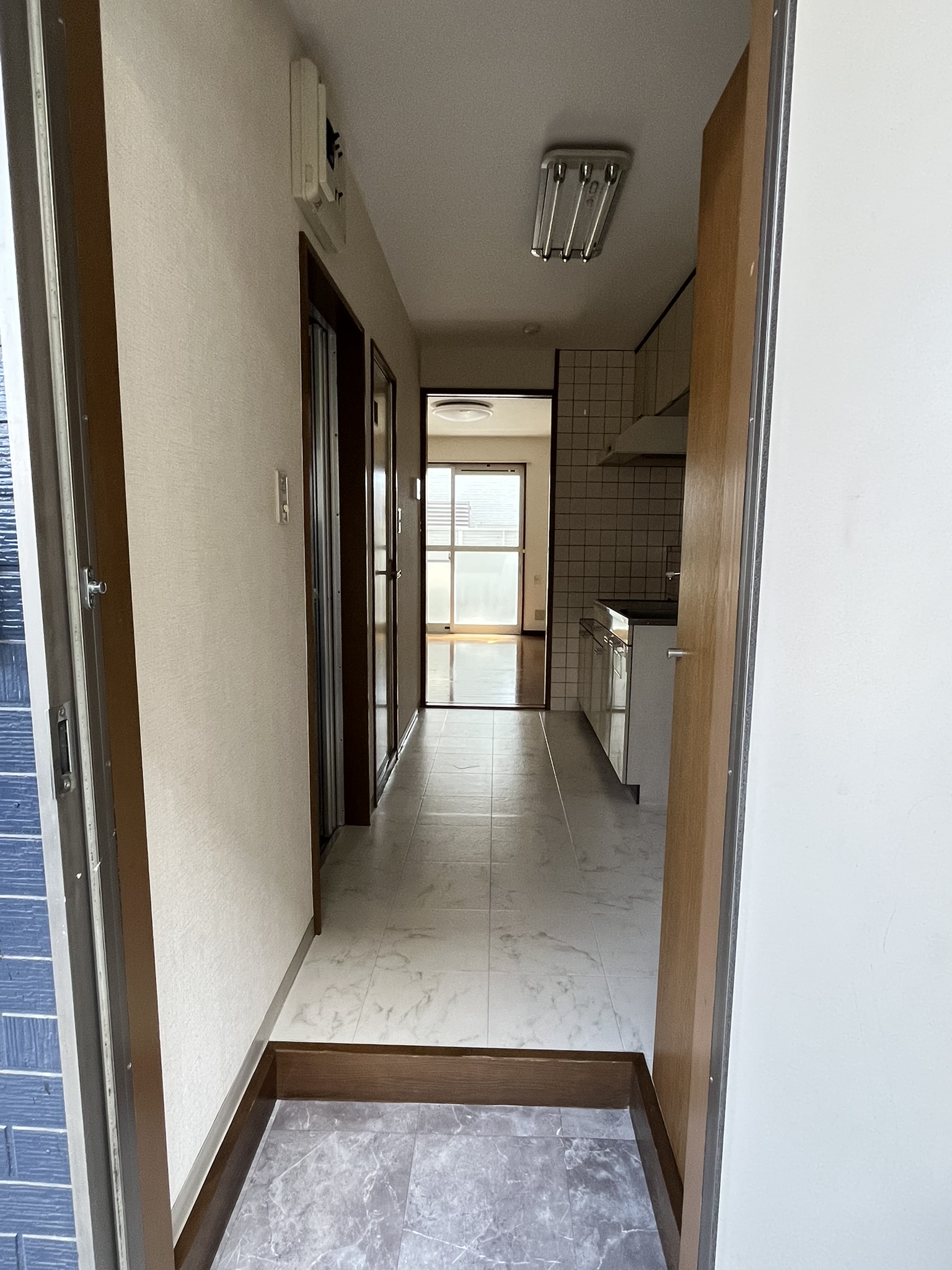 クレスト長町の玄関写真