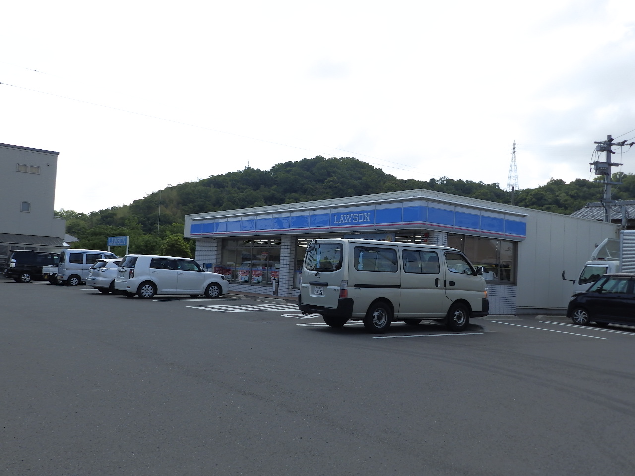 コンビニ　ローソン石井町白鳥店（コンビニ）まで478m