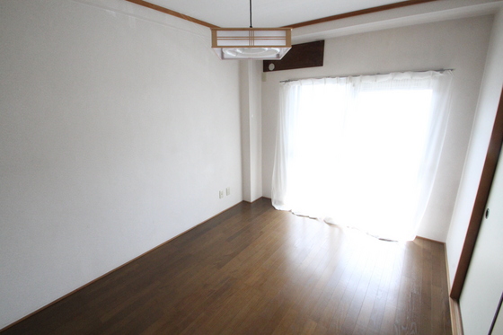 居室・リビング　※別号室の写真です。