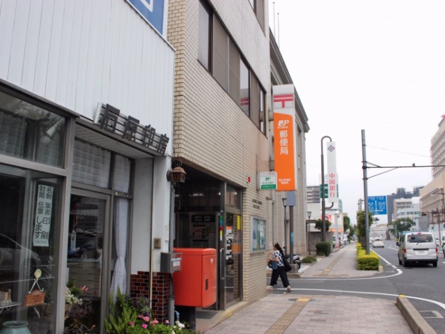 【岡山市北区伊島町のマンションの郵便局】