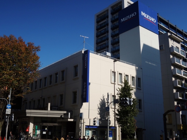 銀行　みずほ銀行成増支店（銀行）まで401m
