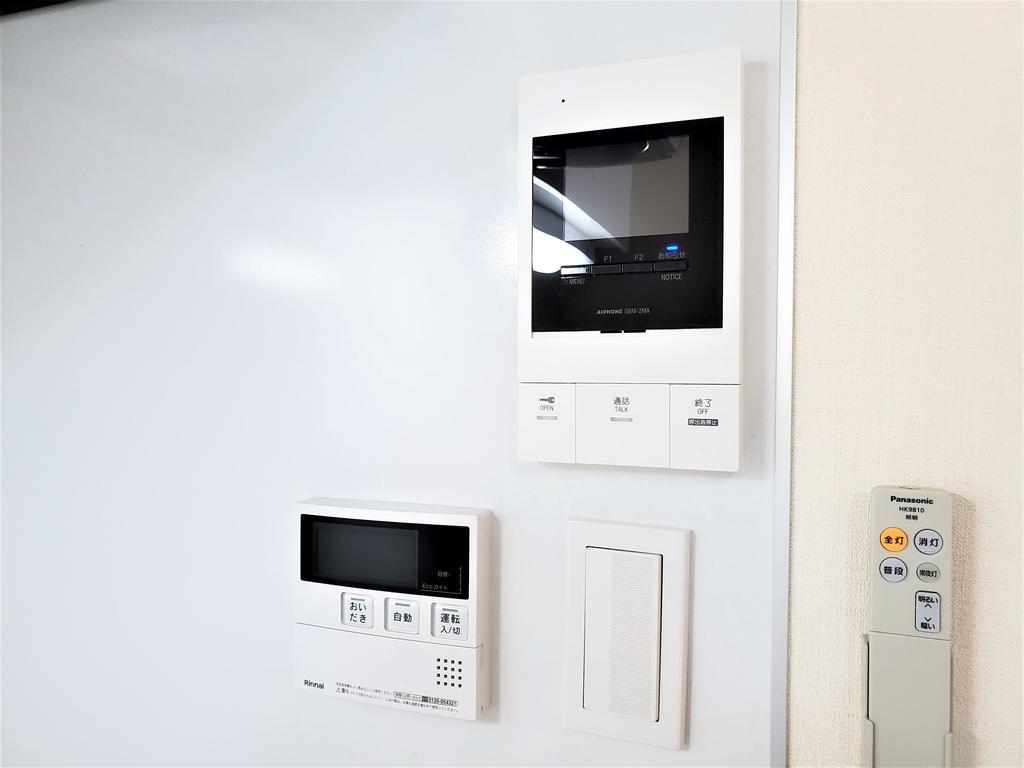 その他設備　モニター付きインターホン、給湯リモコン