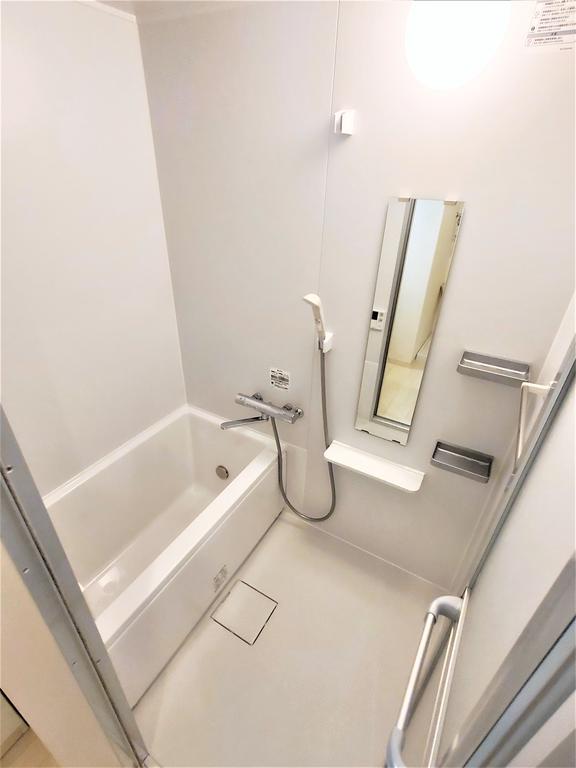 バス・シャワールーム　追い焚き機能付きのお風呂です。