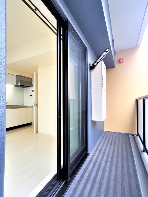 バルコニー　バルコニーは広く開放的です。