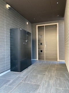 エントランス　安心のオートロック、荷物受取は宅配BOXで