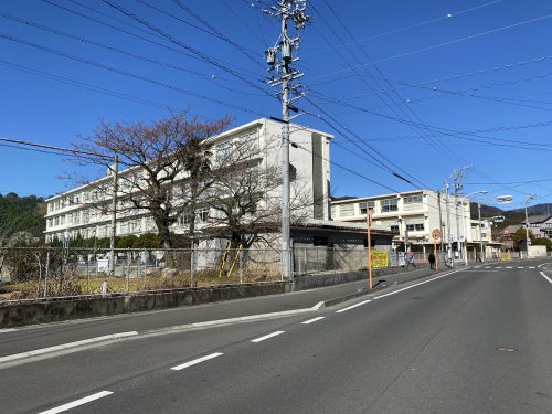 【静岡市葵区瀬名のマンションの小学校】