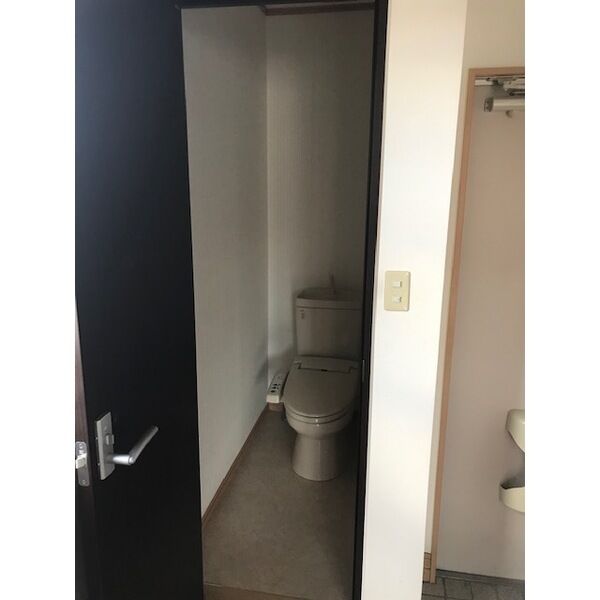 トイレ　ウォシュレット付きです。