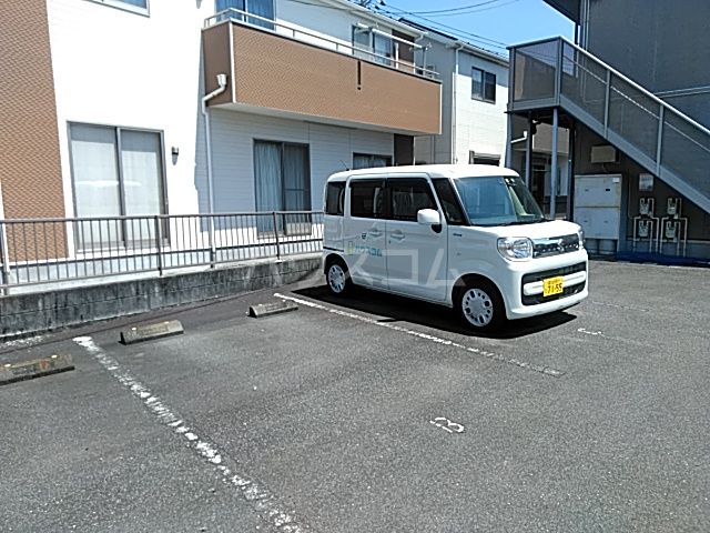 【富士市神谷のアパートの駐車場】