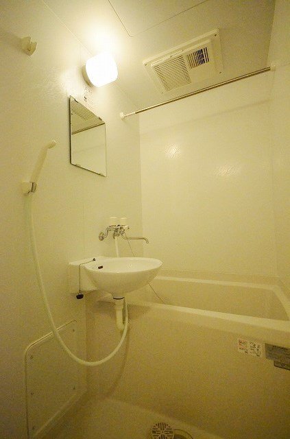 バス・シャワールーム　写真は別号室のものです。