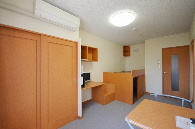 居室・リビング　写真は別号室のものです。