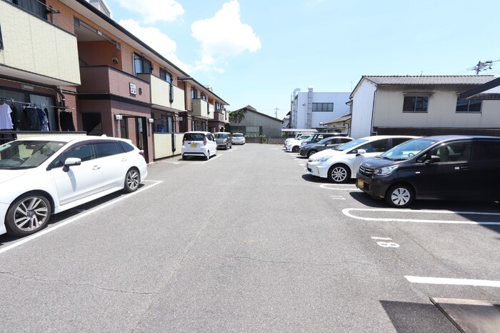 【福山市新浜町のアパートの駐車場】