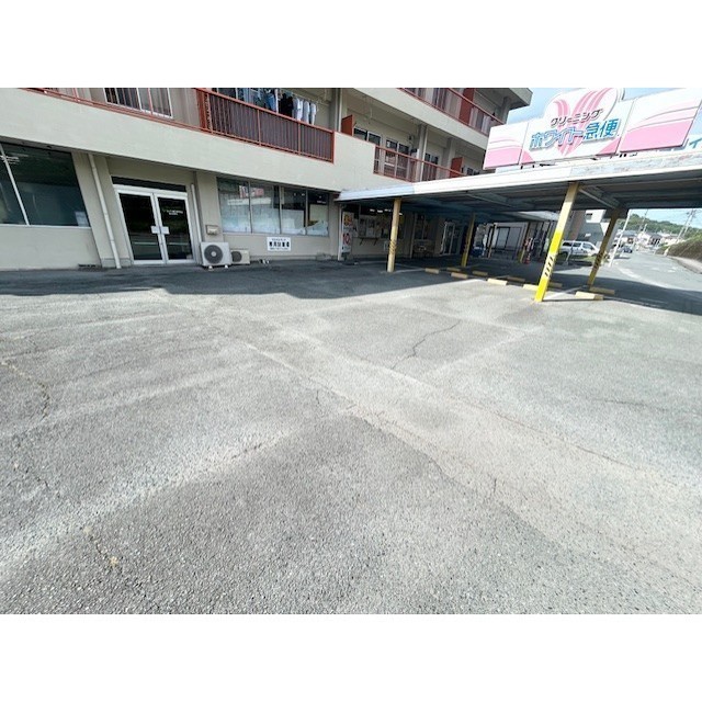 駐車場　敷地内駐車場