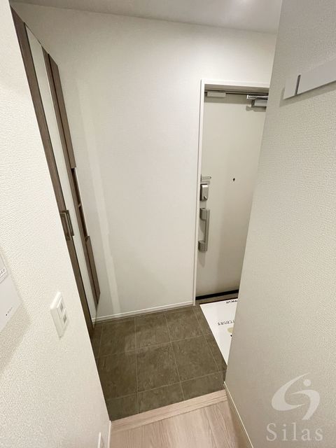 【神戸市兵庫区金平町のアパートの玄関】