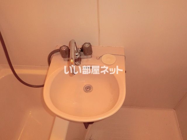 【エステートピアハイツの洗面設備】