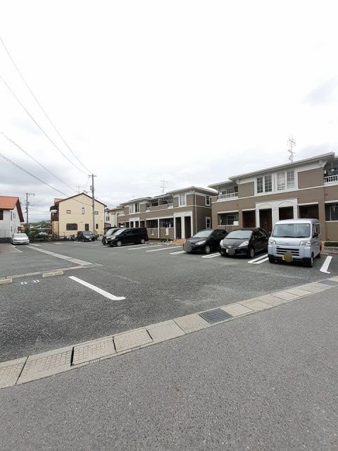 【東広島市西条町寺家のアパートの駐車場】