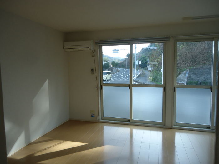 居室・リビング　コンパクトで使いやすい洋室です