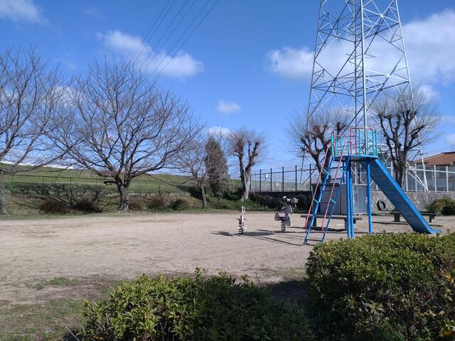 【加古川市加古川町友沢のアパートの公園】