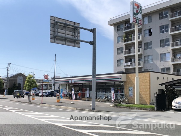 コンビニ　セブンイレブン（コンビニ）まで215m