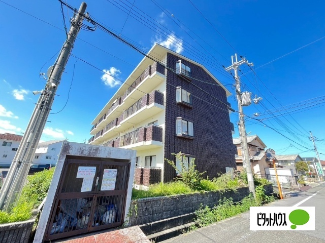 近江八幡市白鳥町のマンションの建物外観