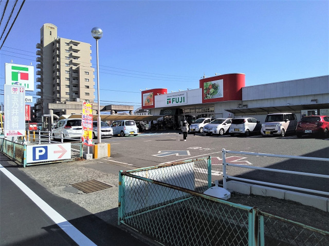 【松山市北吉田町のアパートのスーパー】