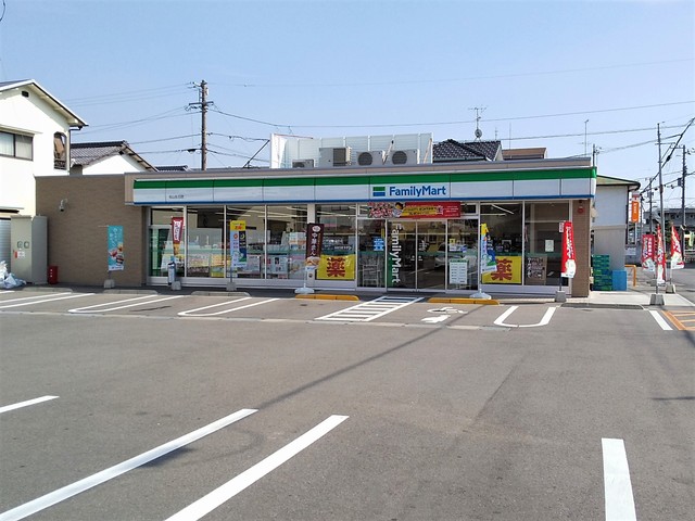 【松山市北吉田町のアパートのコンビニ】