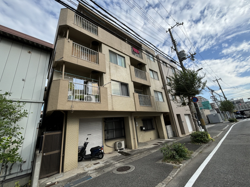 明石市茶園場町のマンションの建物外観