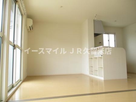 居室・リビング　こちらのリビングで趣味の時間をお楽しみください