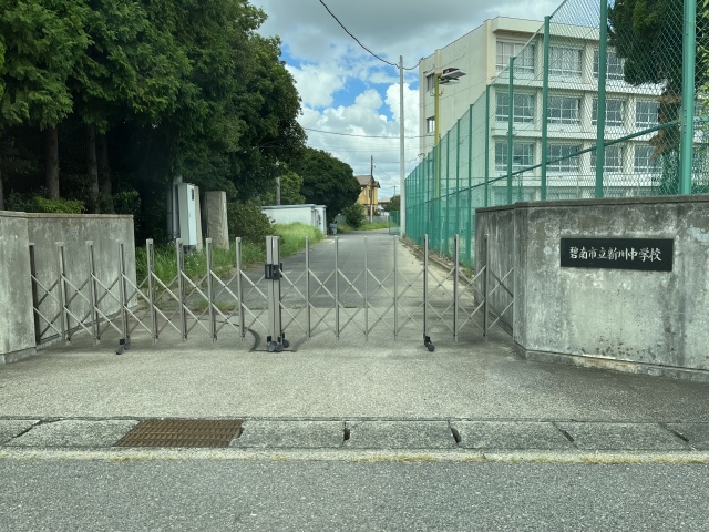 【碧南市浜尾町のアパートの中学校】