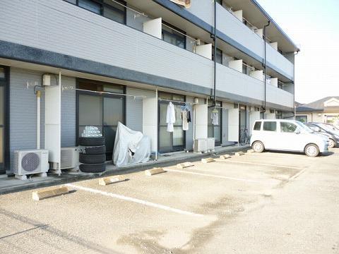 【アベニューＢの駐車場】