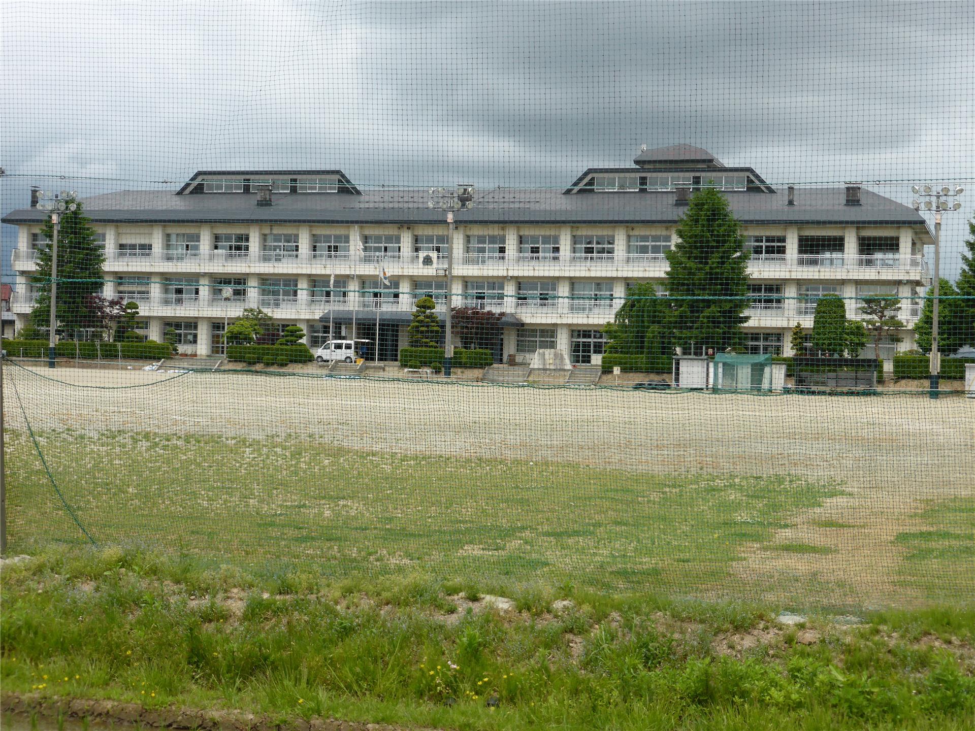 中学校　花巻市立南城中学校（中学校）まで756m