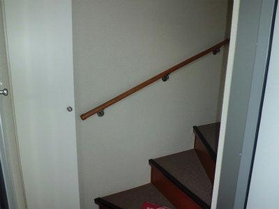 玄関　玄関は１階。階段を昇って居室へ。