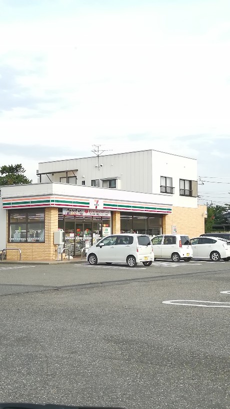 コンビニ　セブンイレブン白根戸頭店（コンビニ）まで871m