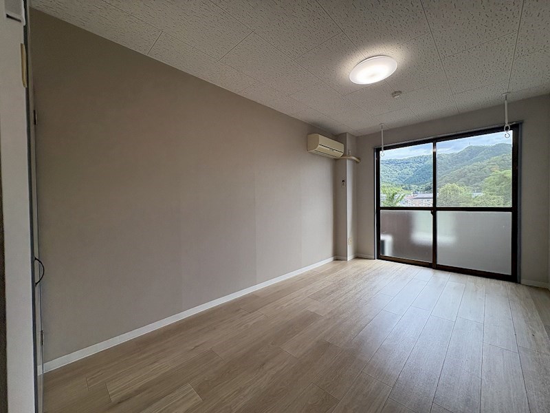 居室・リビング　南向きで陽当たりが良いです♪