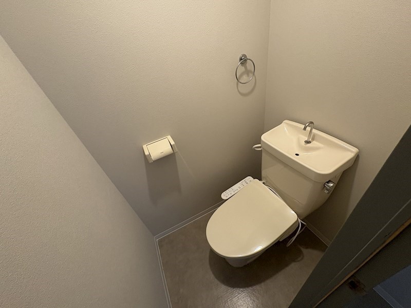 トイレ　温水洗浄便座も付いて清潔なトイレ