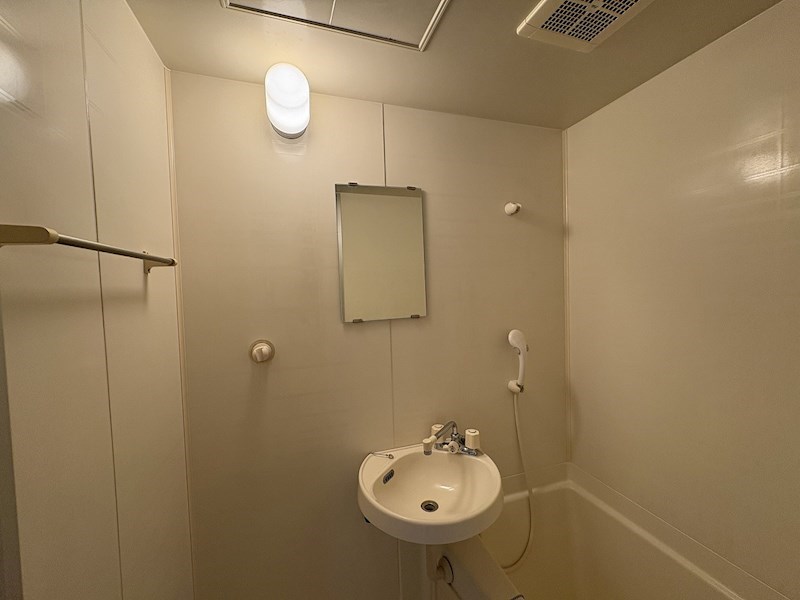 洗面設備　浴室にある洗面台。