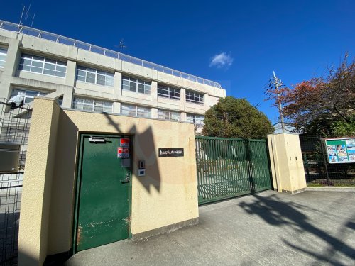 中学校　東大阪市立 弥刀中学校（中学校）まで581m